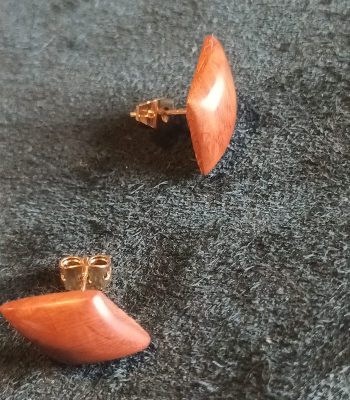 Petites boucles losangées